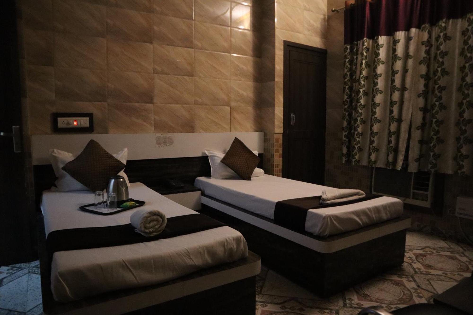 Hotel P R Palace Lucknow Eksteriør bilde