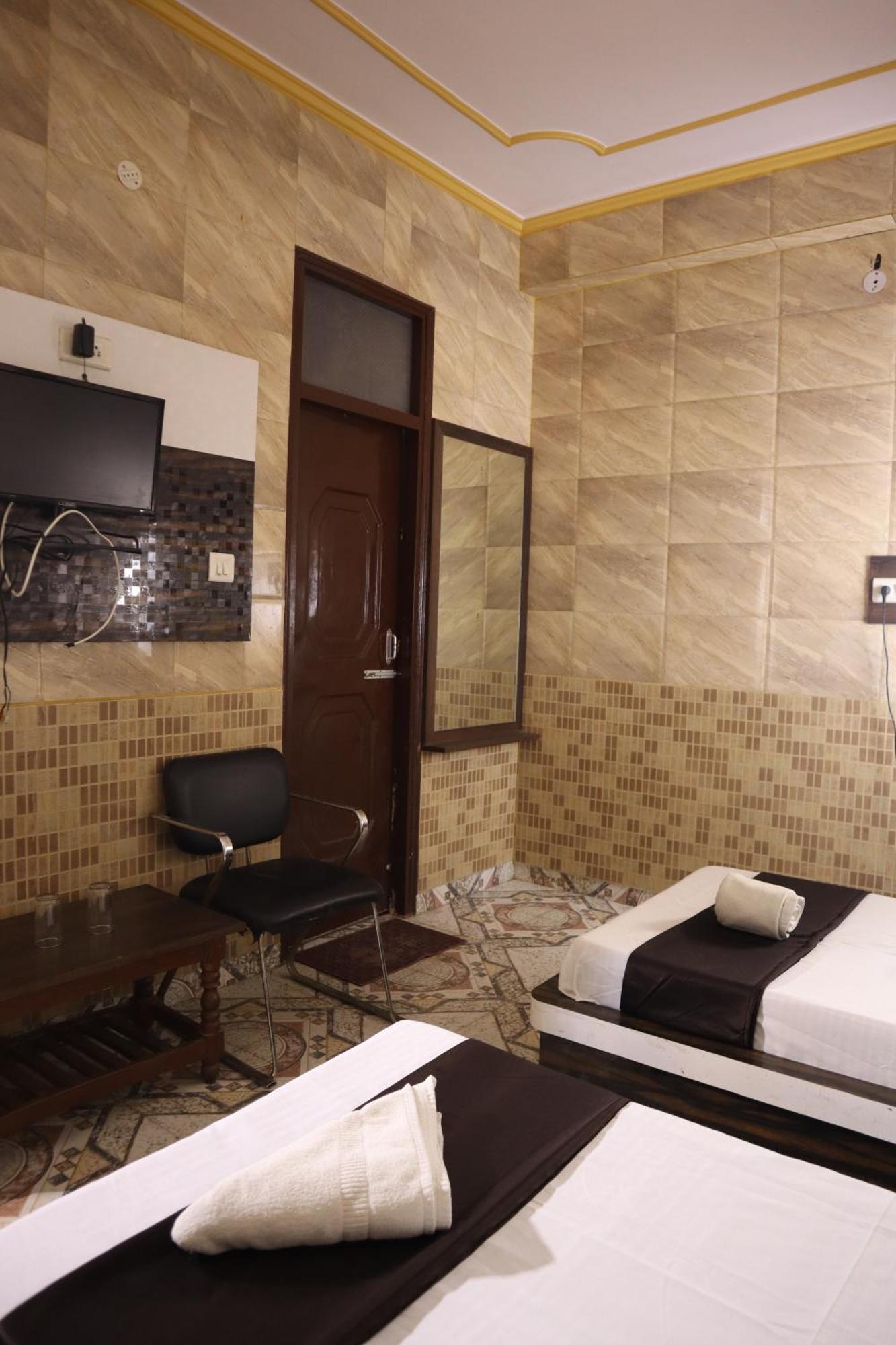 Hotel P R Palace Lucknow Eksteriør bilde