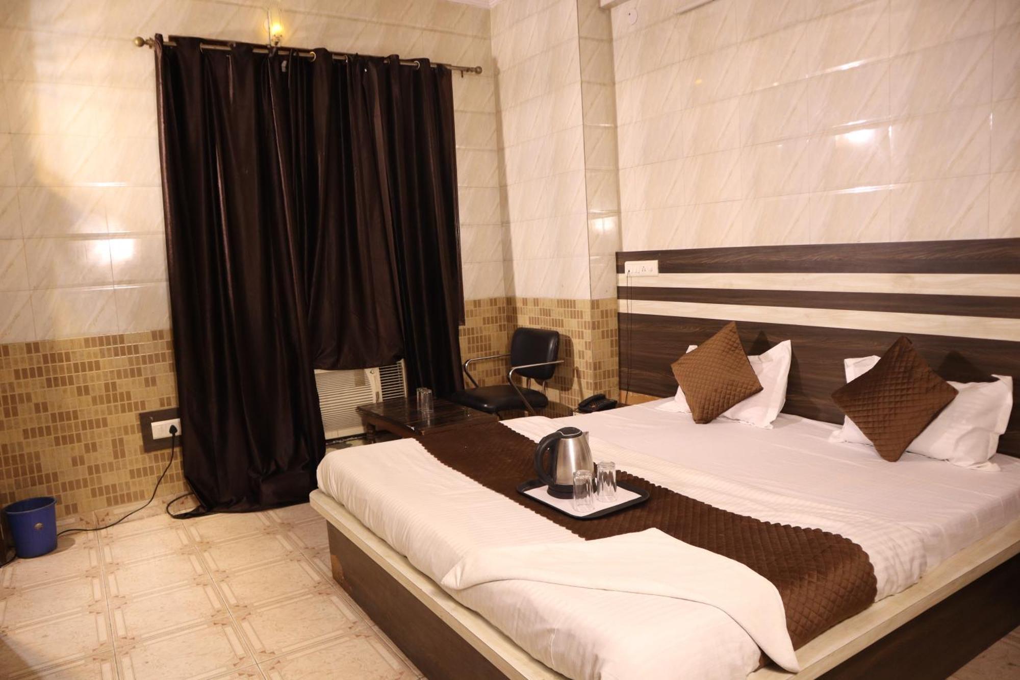 Hotel P R Palace Lucknow Eksteriør bilde